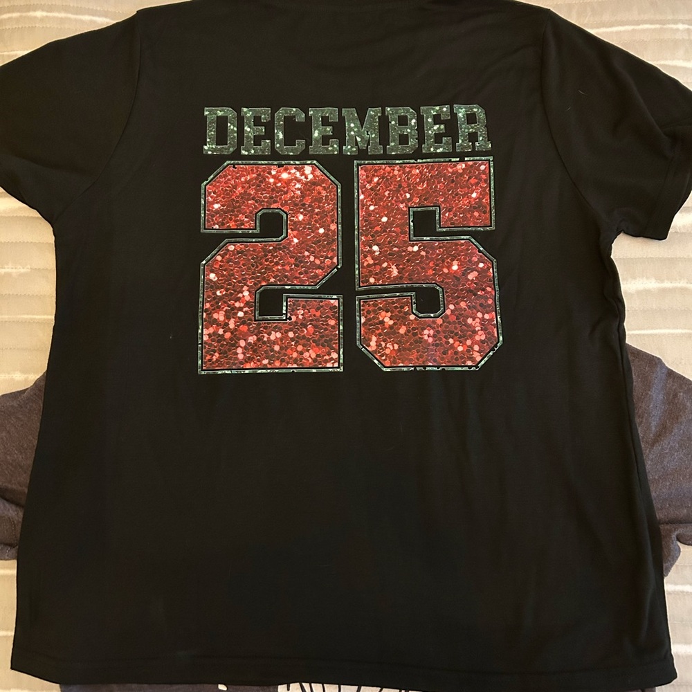 Christmas Graphic T-Shirt Bundle | Adult Large | Holiday Tees (2) - Picture 3 of 5